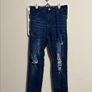Women’s skinny leg ripped jeans NWOT